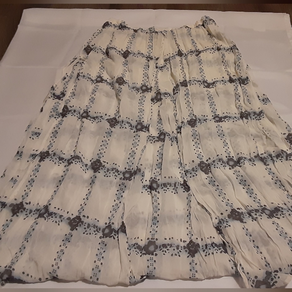 Elegant Cream and Gray Women's Skirt